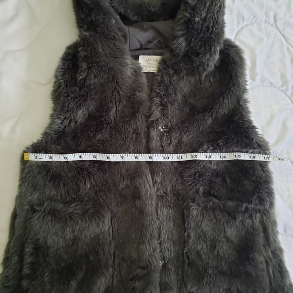 ZARA GIRLS FUR VEST SLEEVELESS OUTERWEAR 11-12 - Picture 5 of 8